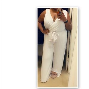 Sleeveless pleated jumpsuit white